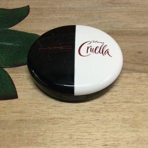 New MAC POWDER BLUSH DUO: CRUELLA INTENTIONS